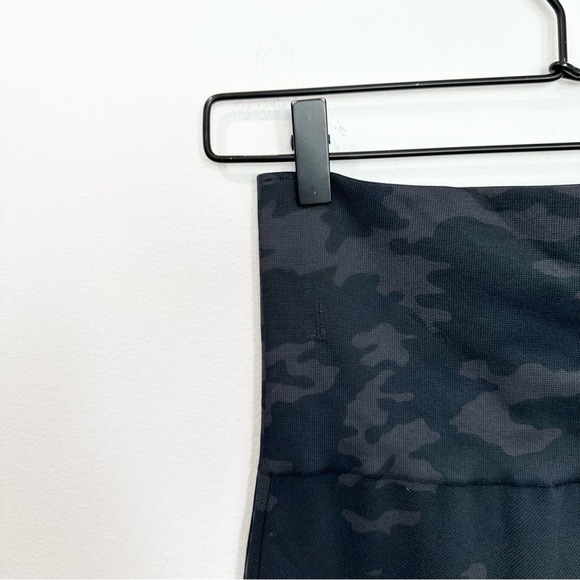 Spanx Look at Me Now High-Waisted Seamless Leggings Black Camo Large - Picture 7 of 9